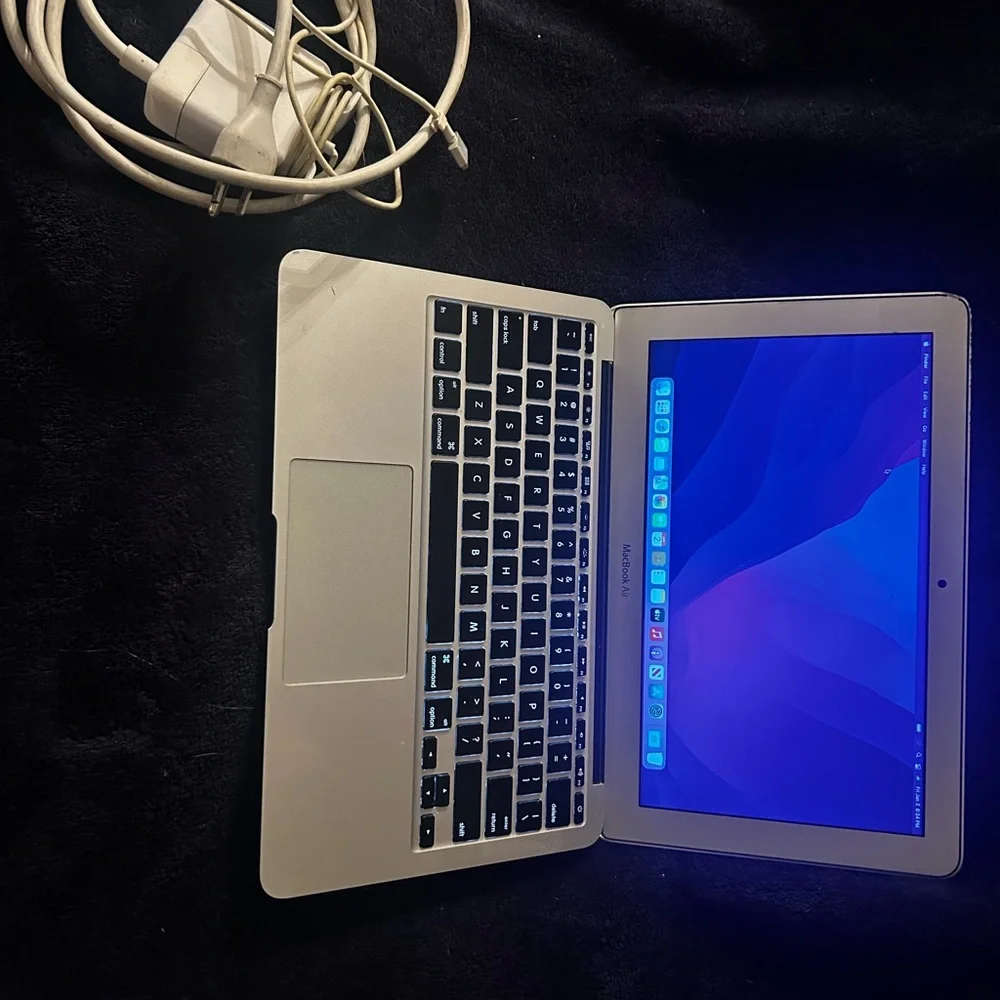 Apple MacBook USED